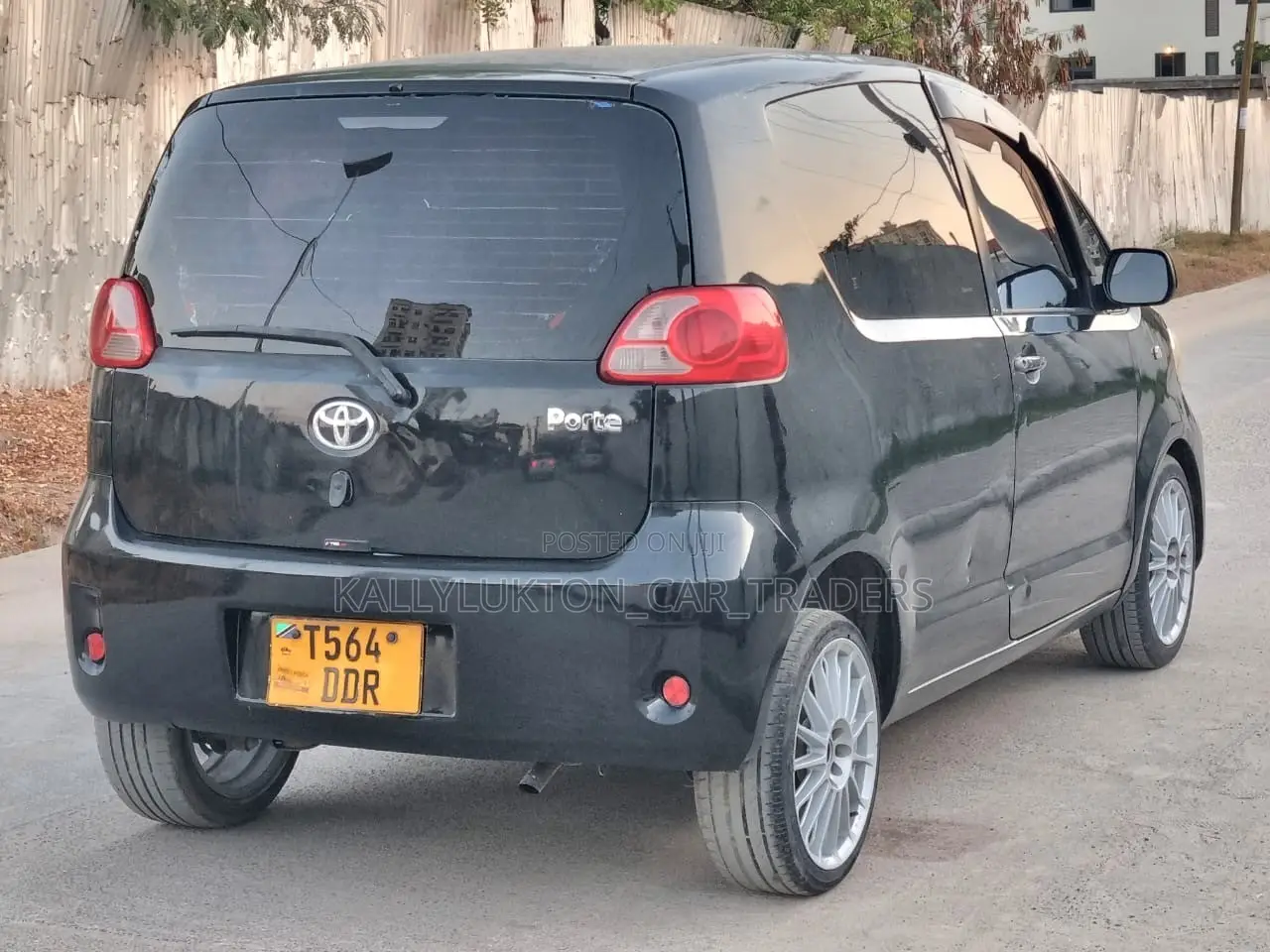 Toyota Porte 2004 Black