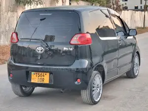 Toyota Porte 2004 Black