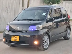 Toyota Porte 2004 Black