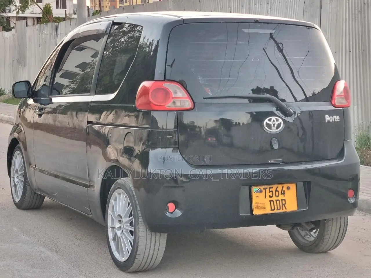 Toyota Porte 2004 Black