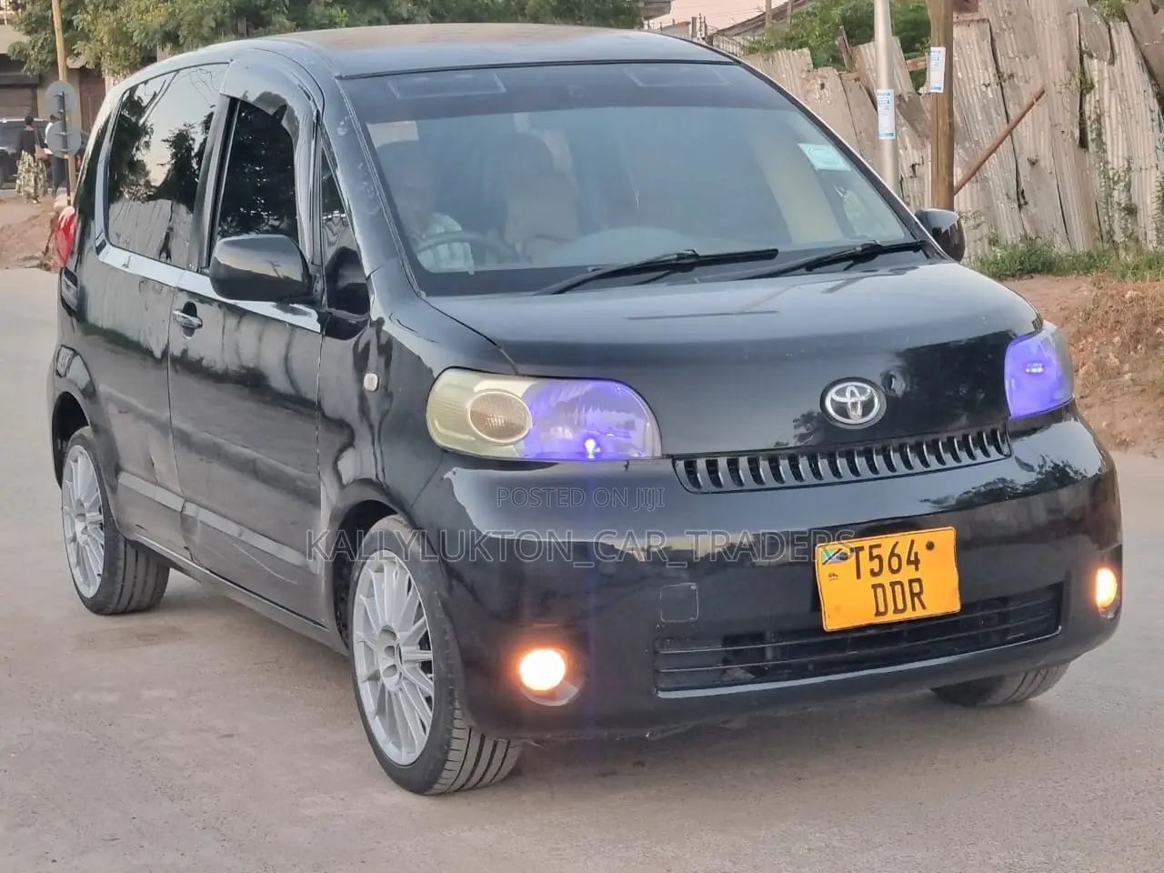 Toyota Porte 2004 Black