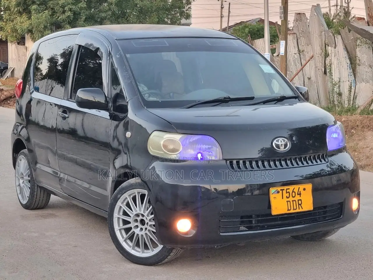 Toyota Porte 2004 Black