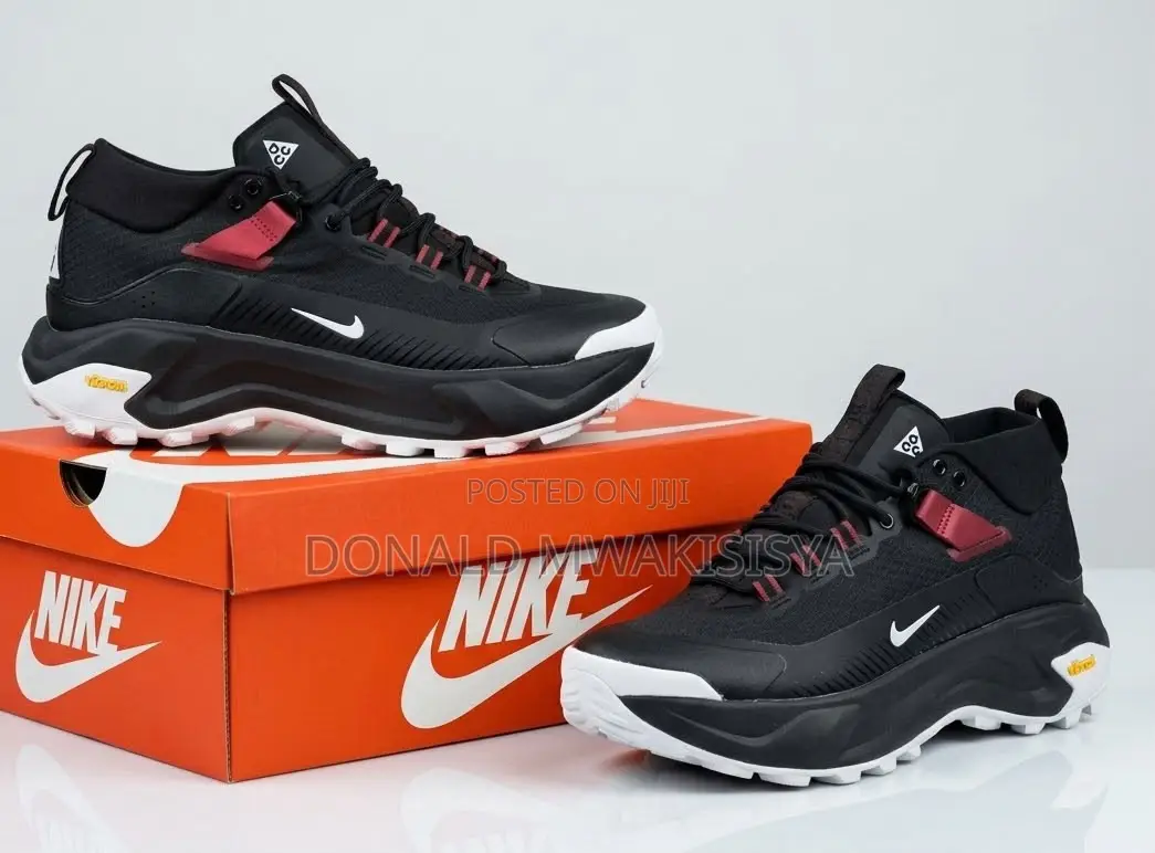 Nike Trail Sneakers