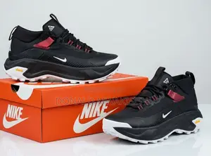 Nike Trail Sneakers