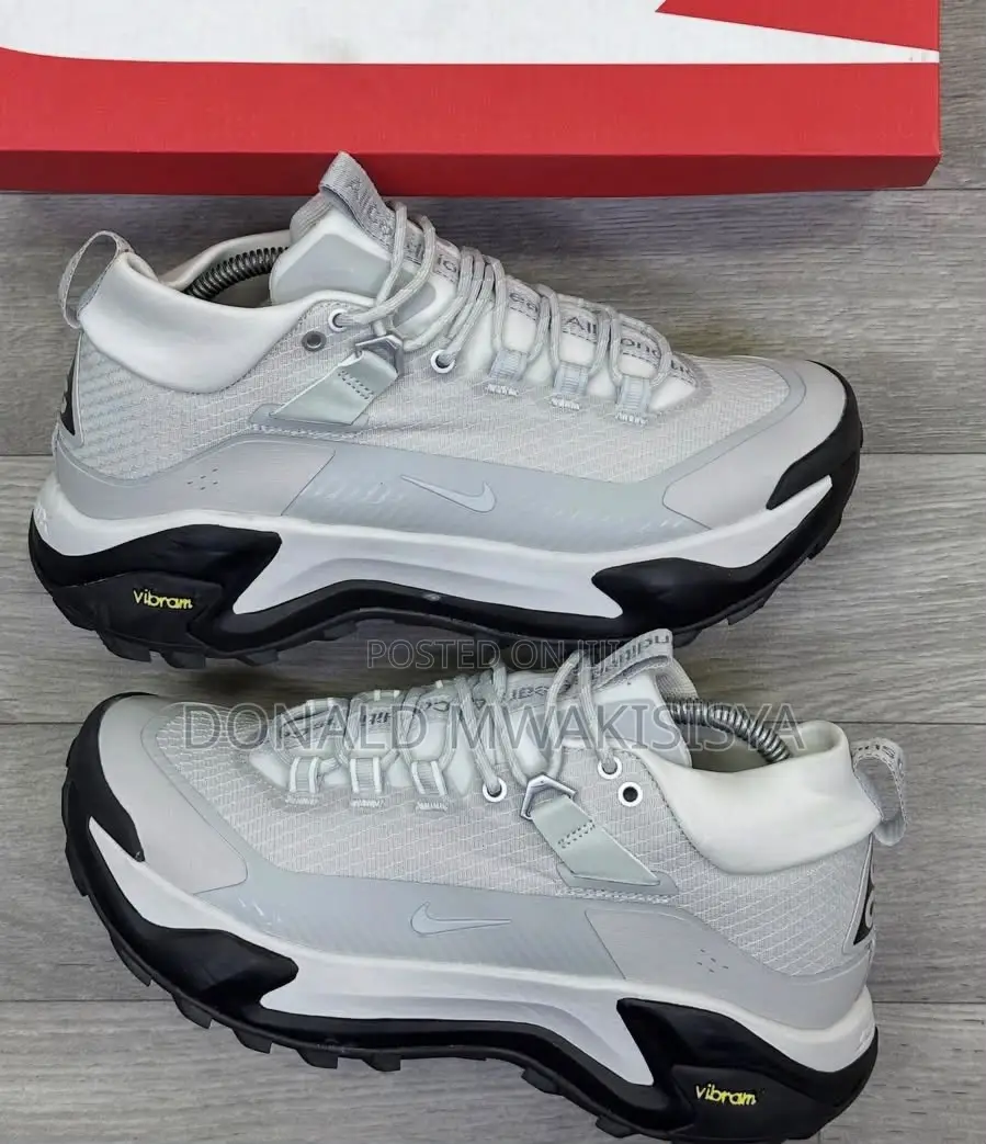 Nike Trail Sneakers
