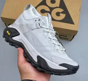 Nike Trail Sneakers