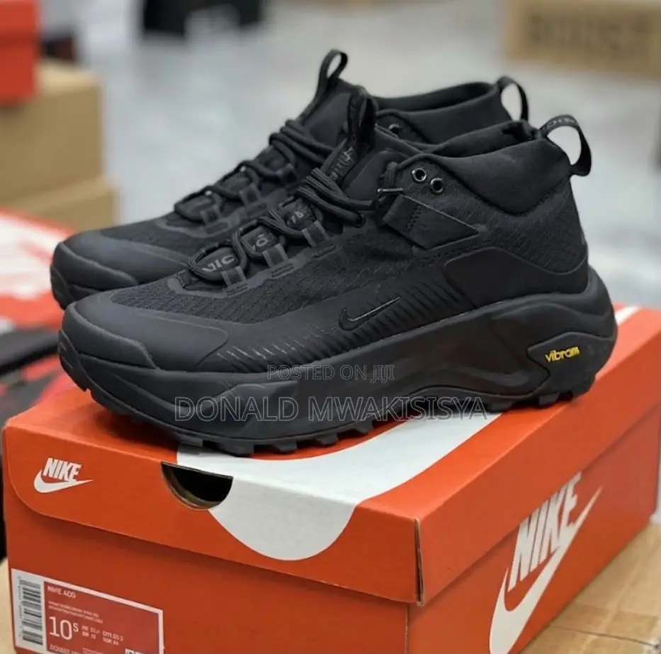 Nike Trail Sneakers