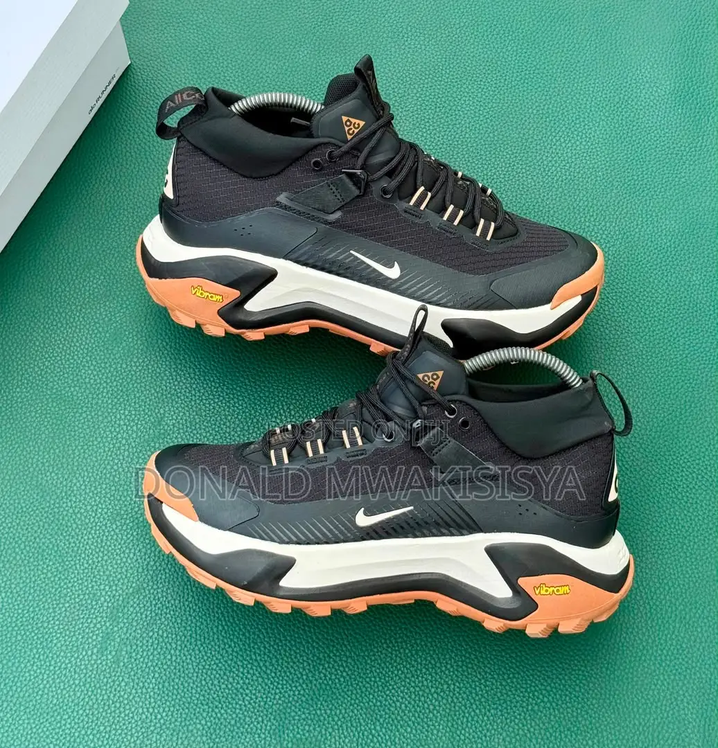 Nike Trail Sneakers