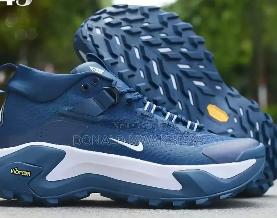 Nike Trail Sneakers