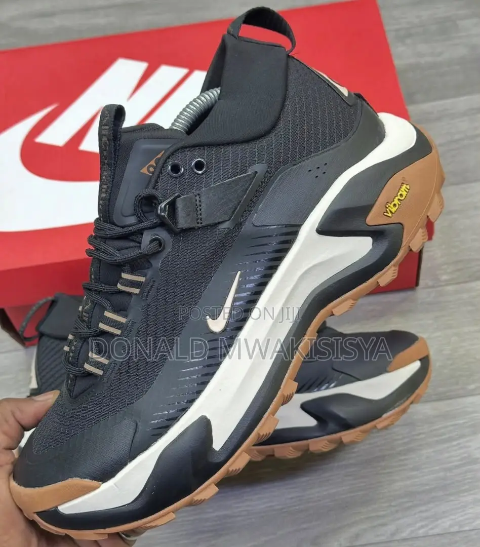Nike Trail Sneakers
