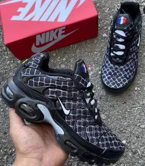 Trail Premium Sneakers _