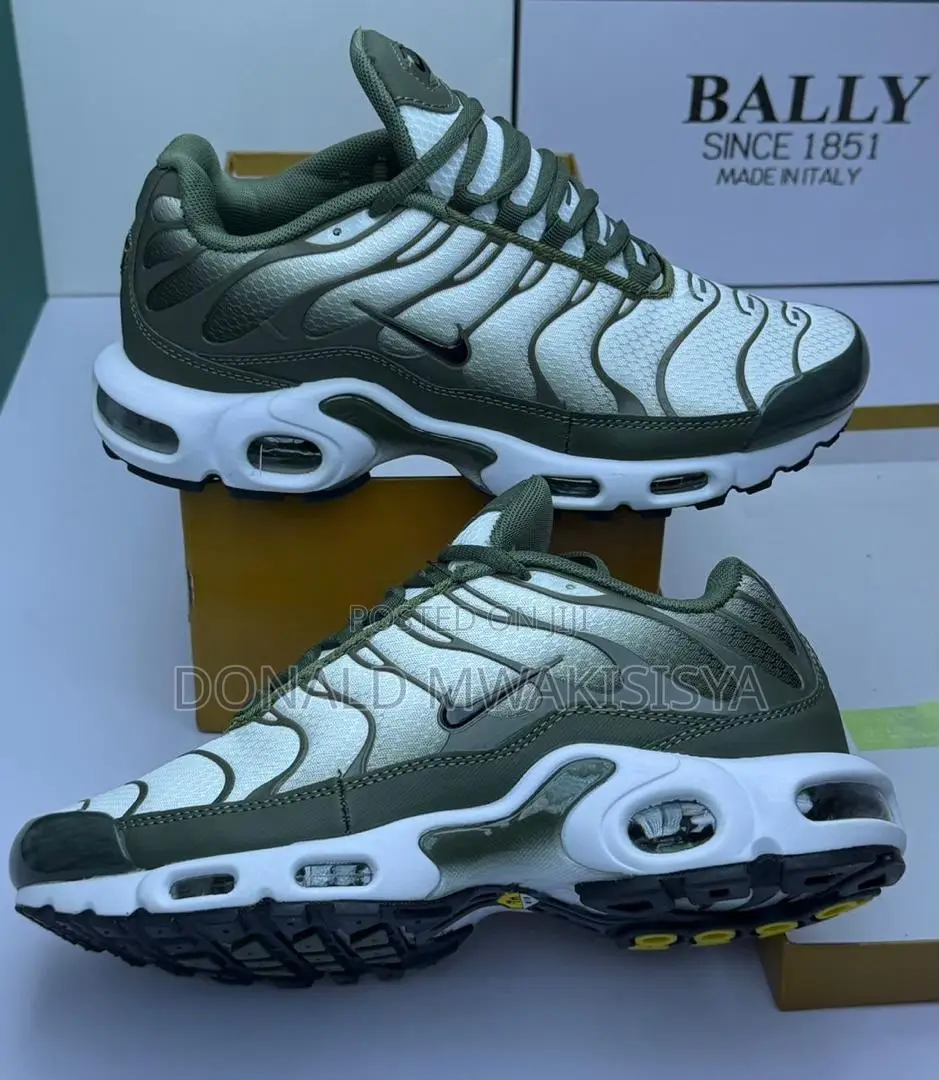 Trail Premium Sneakers _