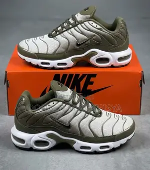 Trail Premium Sneakers _