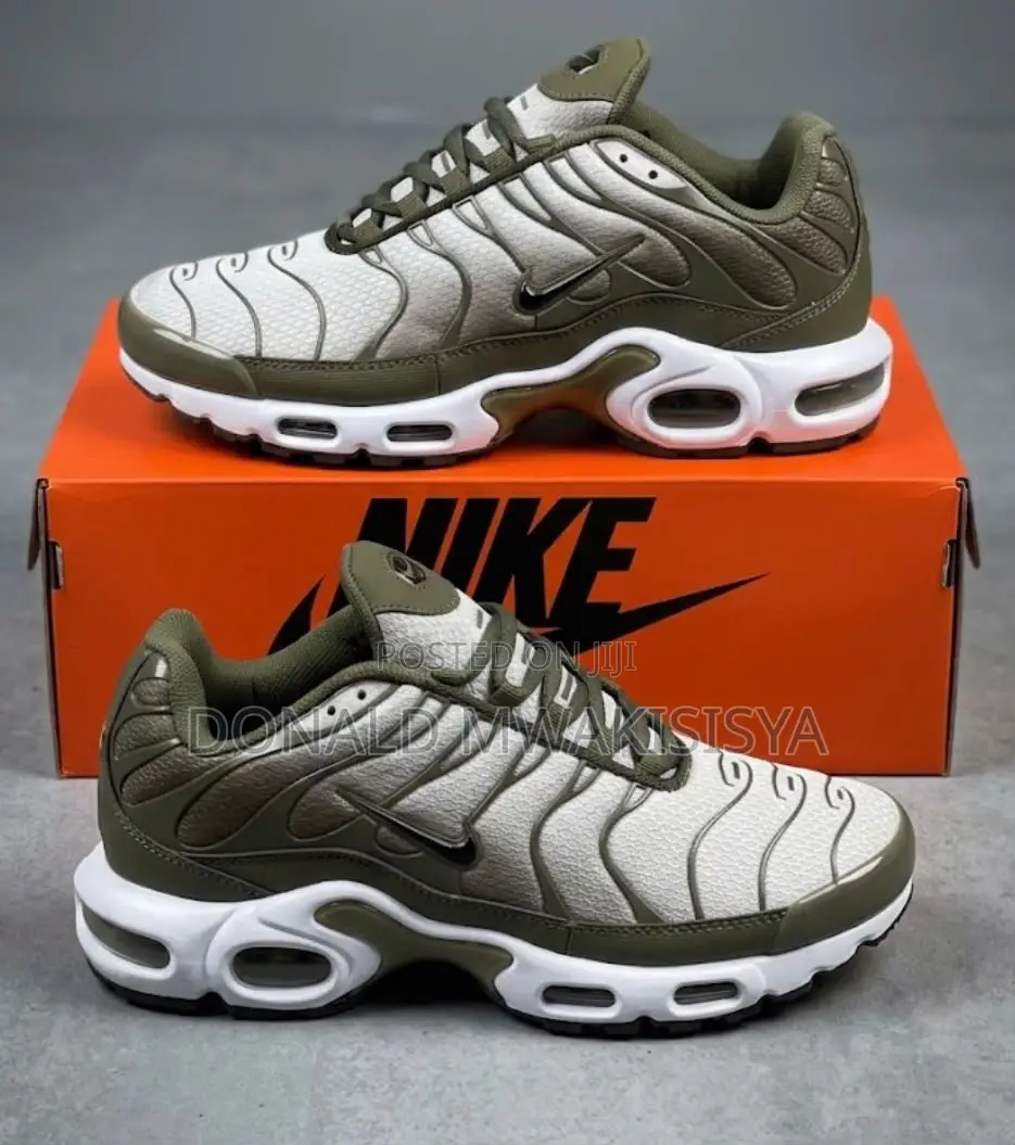 Trail Premium Sneakers _