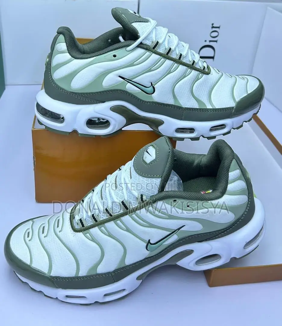 Trail Premium Sneakers _
