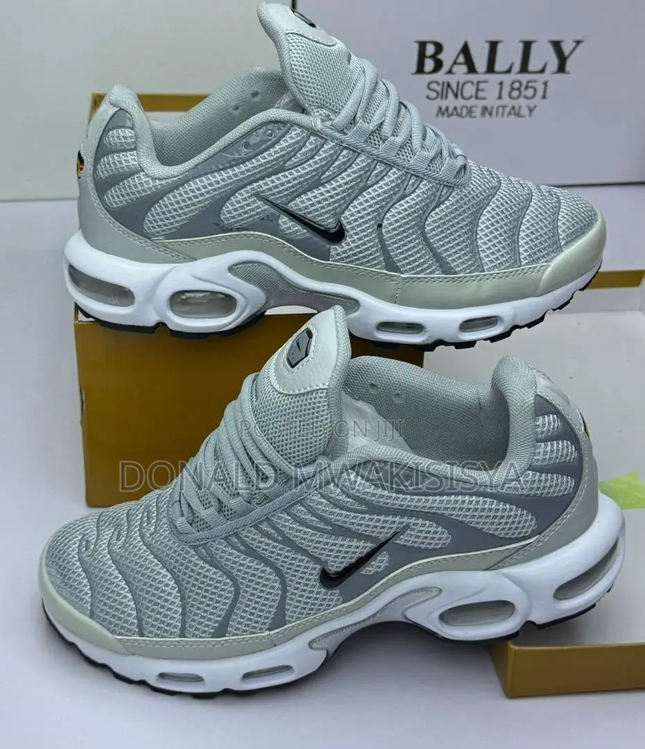 Trail Premium Sneakers _