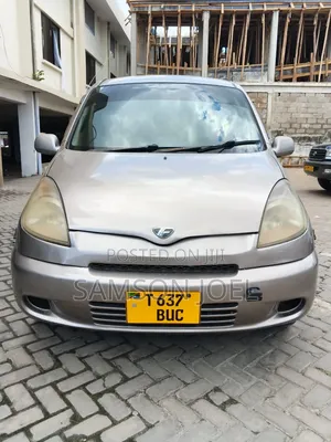 Toyota Fun Cargo 2004 Gold