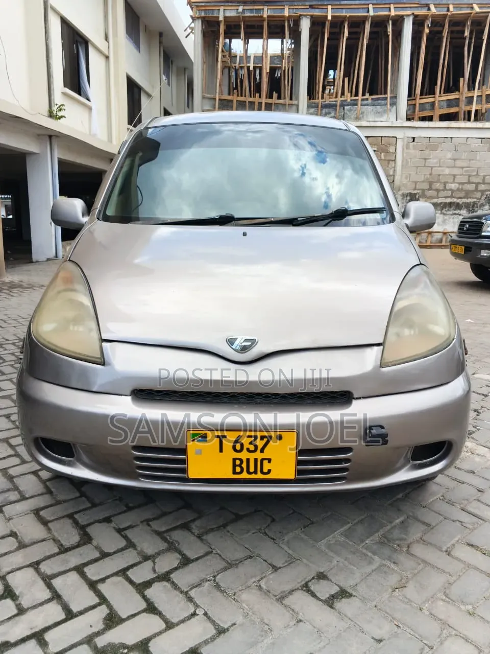 Toyota Fun Cargo 2004 Gold