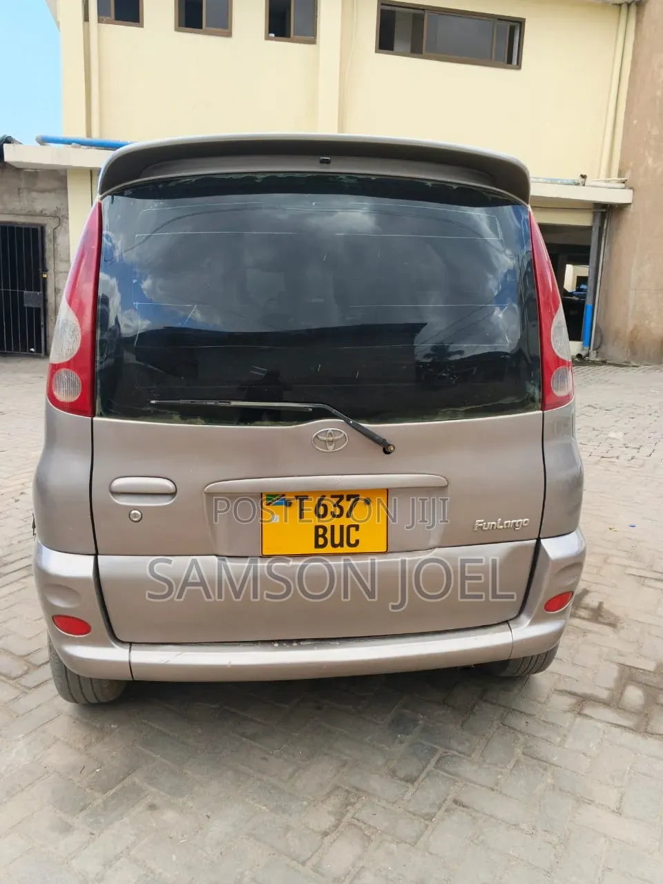 Toyota Fun Cargo 2004 Gold