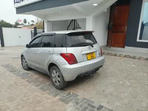 Toyota IST 2004 Silver