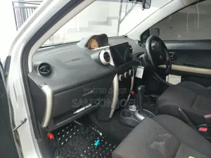 Toyota IST 2004 Silver