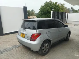 Toyota IST 2004 Silver