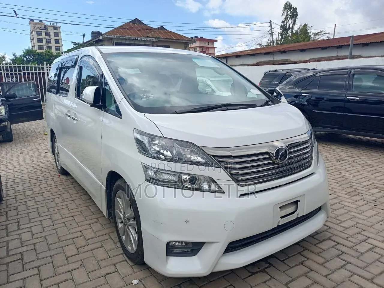 Toyota Vellfire 2009 White