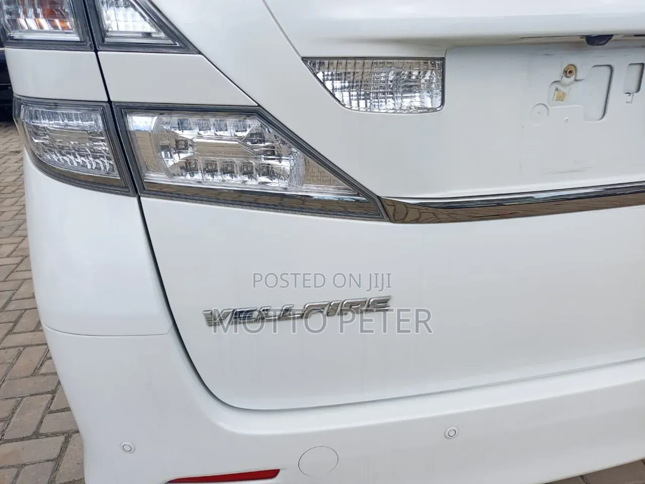 Toyota Vellfire 2009 White