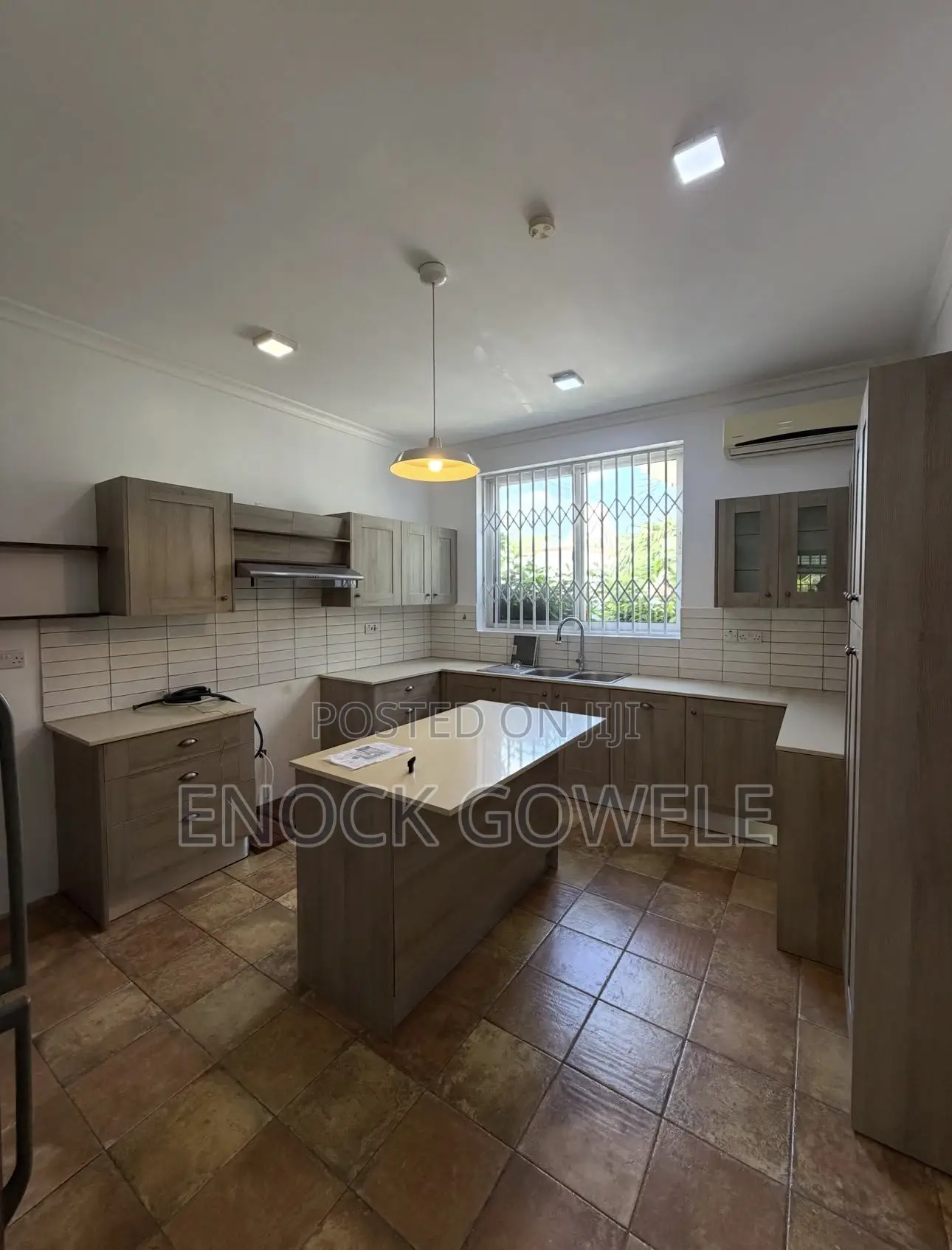 4bdrm Villa in Oysterbay for rent
