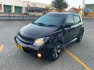 Toyota IST 2006 Maroon