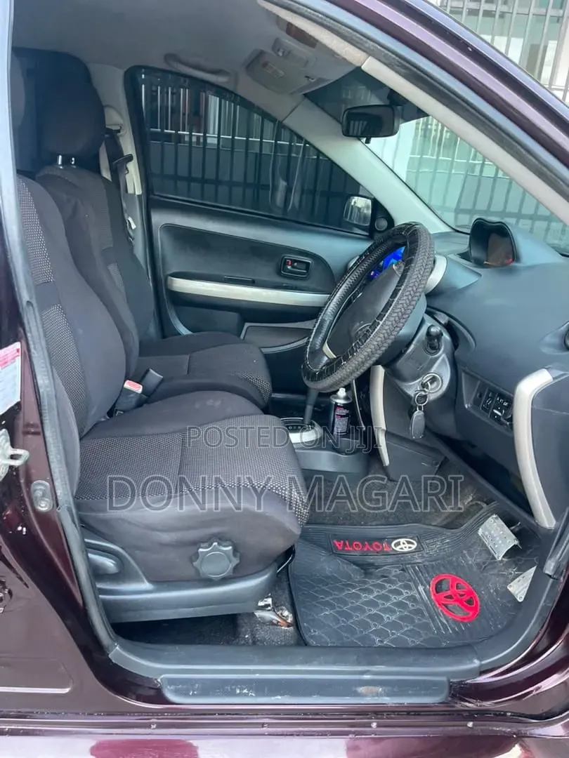 Toyota IST 2006 Maroon