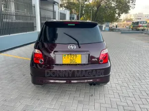 Toyota IST 2006 Maroon