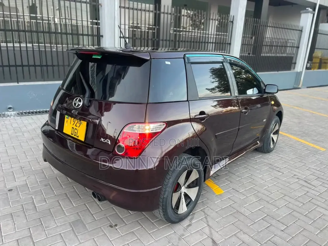 Toyota IST 2006 Maroon