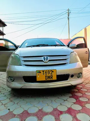 Toyota IST 2004 Gold