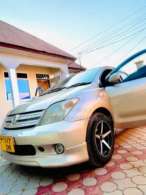 Toyota IST 2004 Gold
