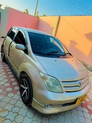 Toyota IST 2004 Gold