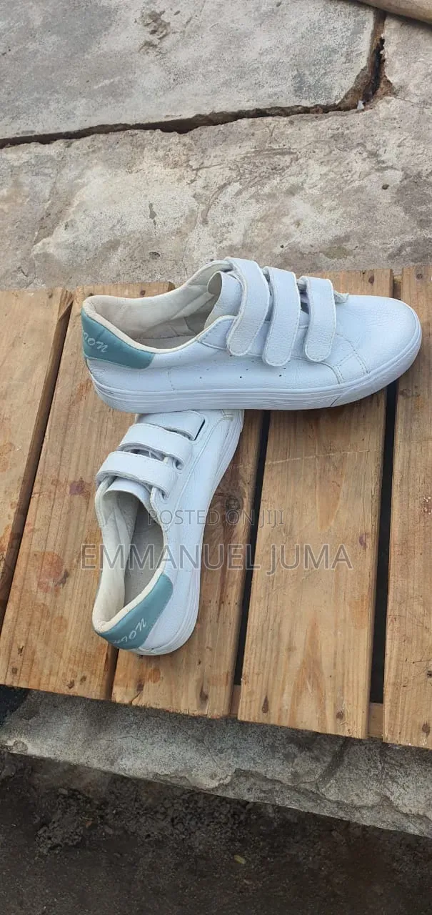 Casul Low Top Sneakers
