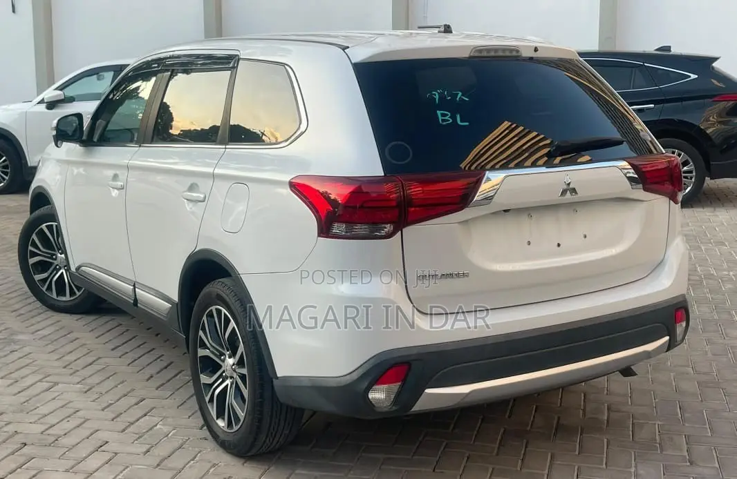 Mitsubishi Outlander 2016 White