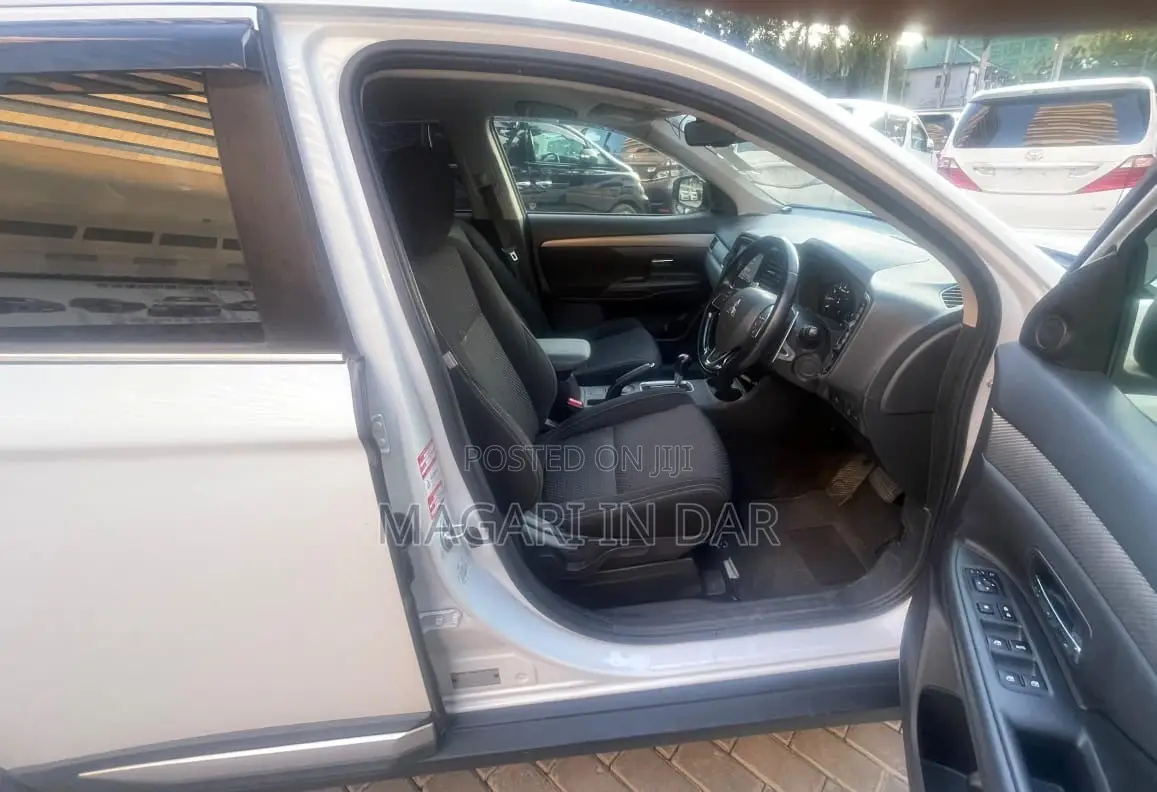 Mitsubishi Outlander 2016 White