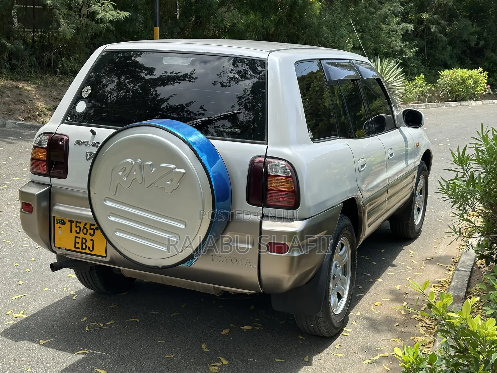 Toyota RAV4 Base 4x4 1999 White