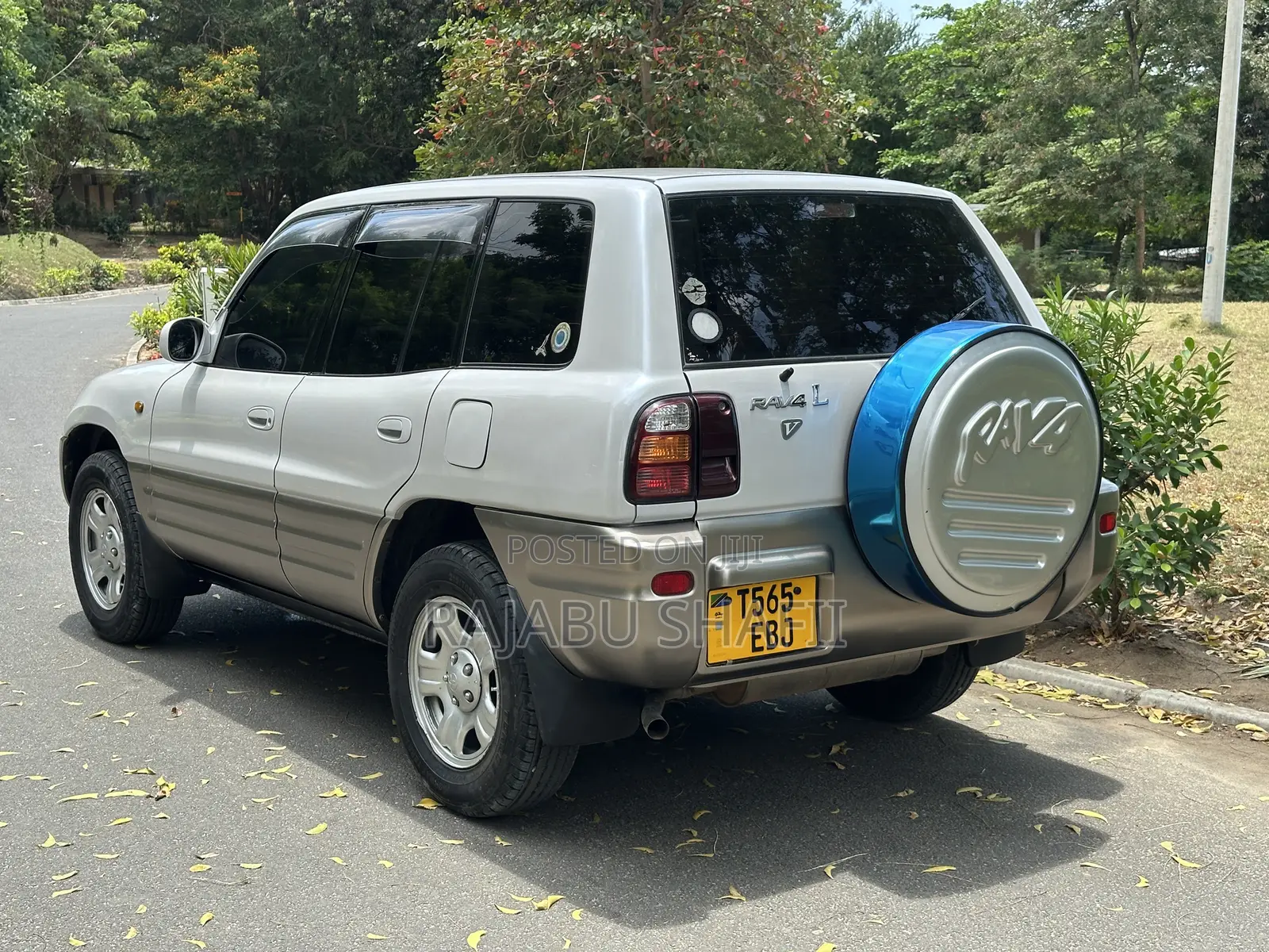 Toyota RAV4 Base 4x4 1999 White