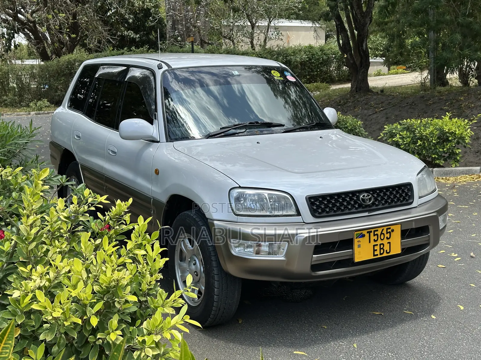 Toyota RAV4 Base 4x4 1999 White