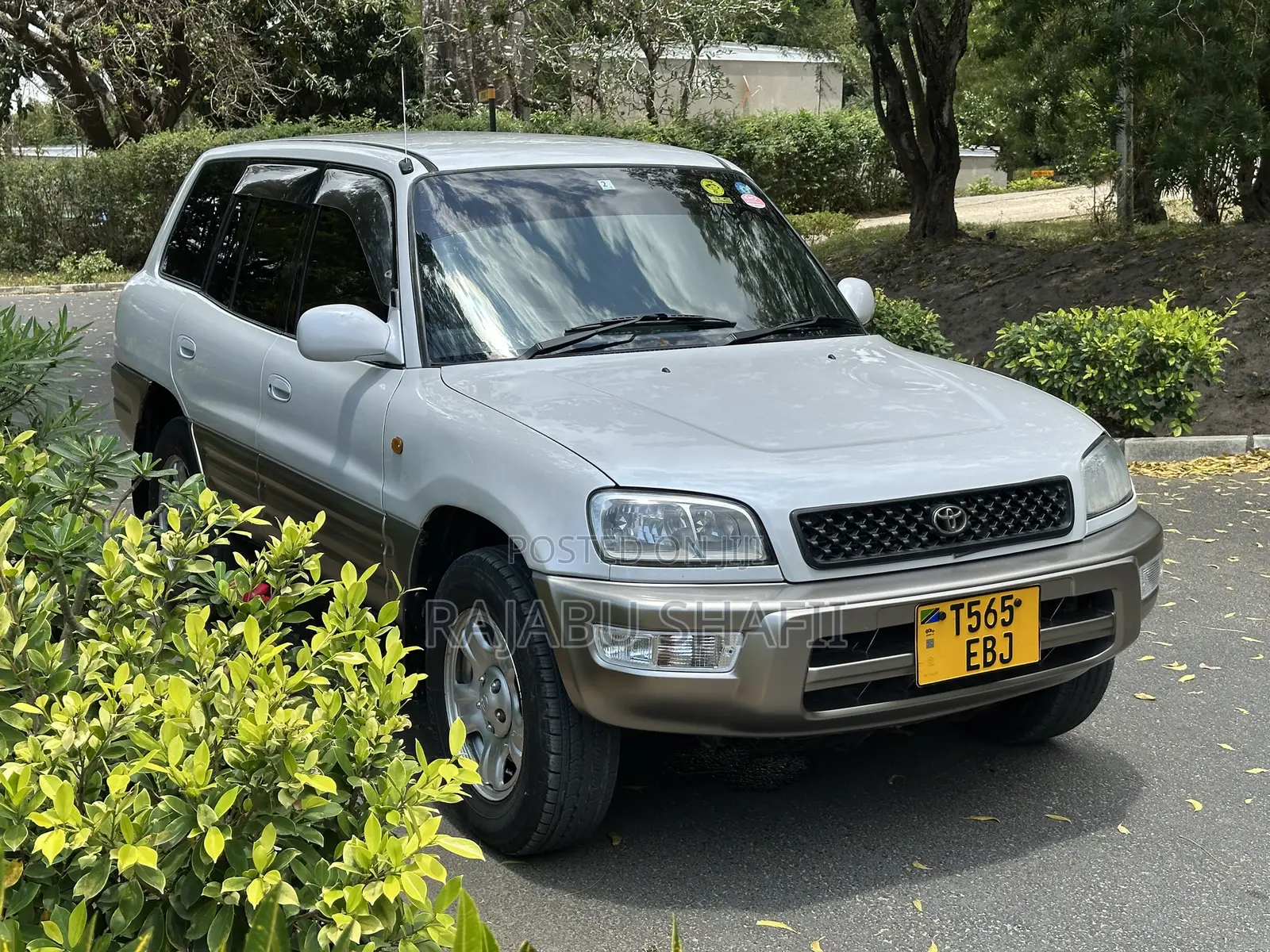 Toyota RAV4 Base 4x4 1999 White