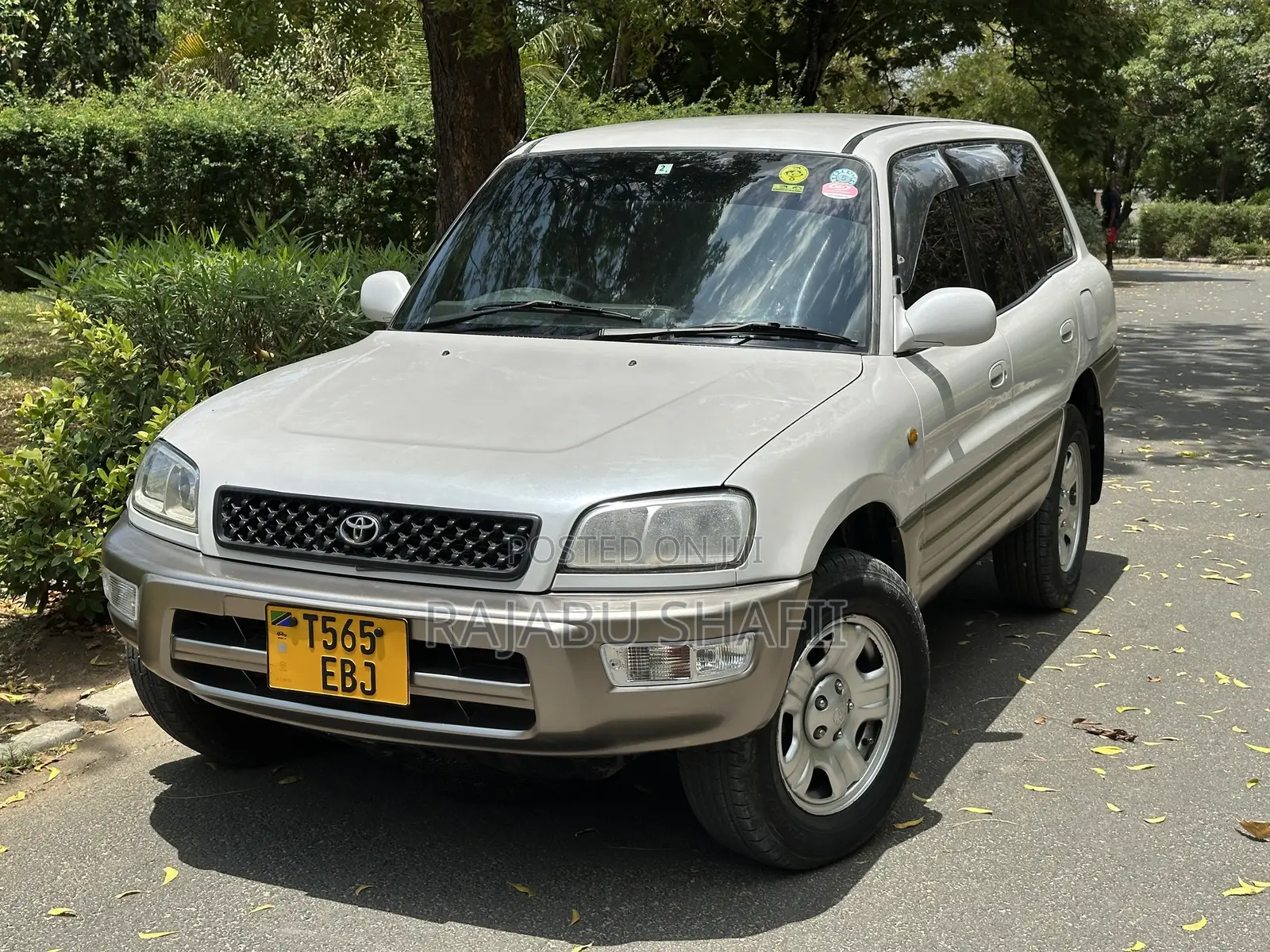 Toyota RAV4 Base 4x4 1999 White