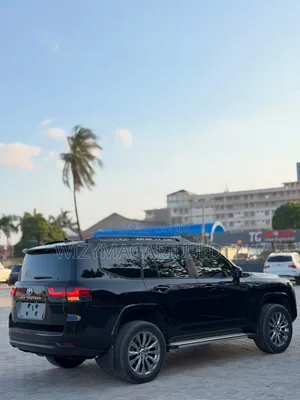 Toyota Land Cruiser LC300 2023 Black