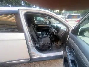 Mitsubishi Outlander 2016 Pearl