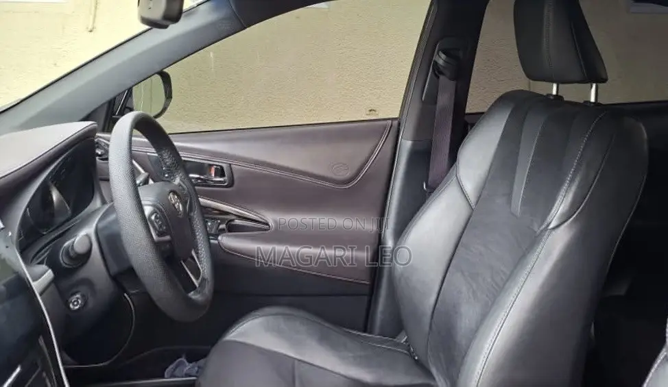 Toyota Harrier 2.0 2015 White