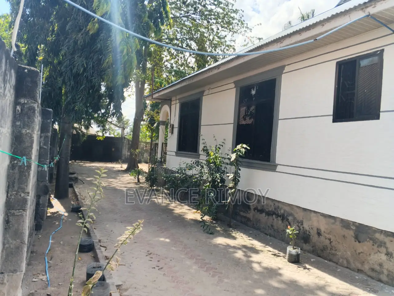 7bdrm Bungalow in Yombo Vituka for rent
