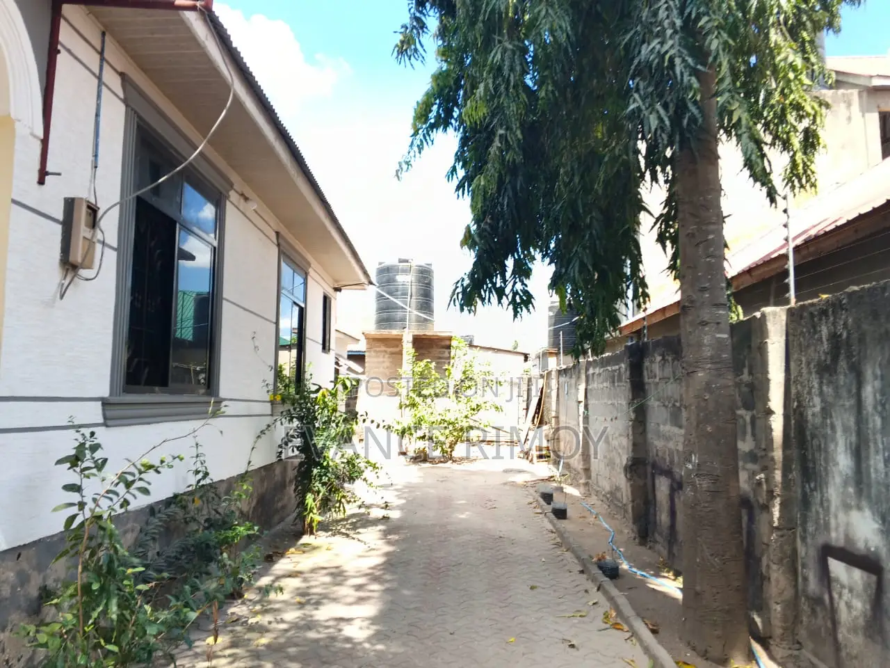 7bdrm Bungalow in Yombo Vituka for rent
