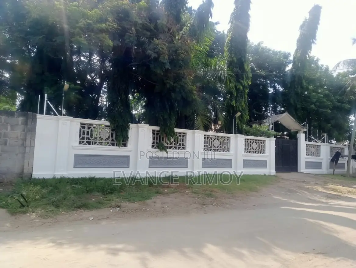 7bdrm Bungalow in Yombo Vituka for rent
